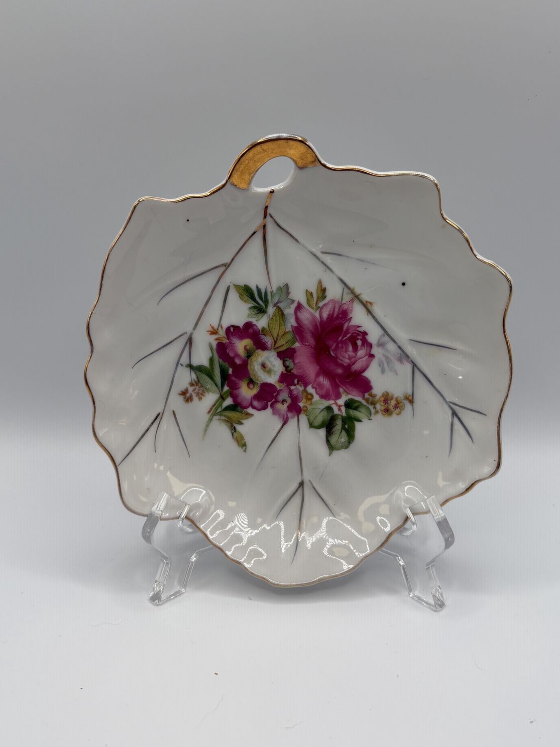 Porcelain. Japan. Berkshire. Small Leaf Shaped Dish w/ Floral and Gold Details. 6.25&quot;W