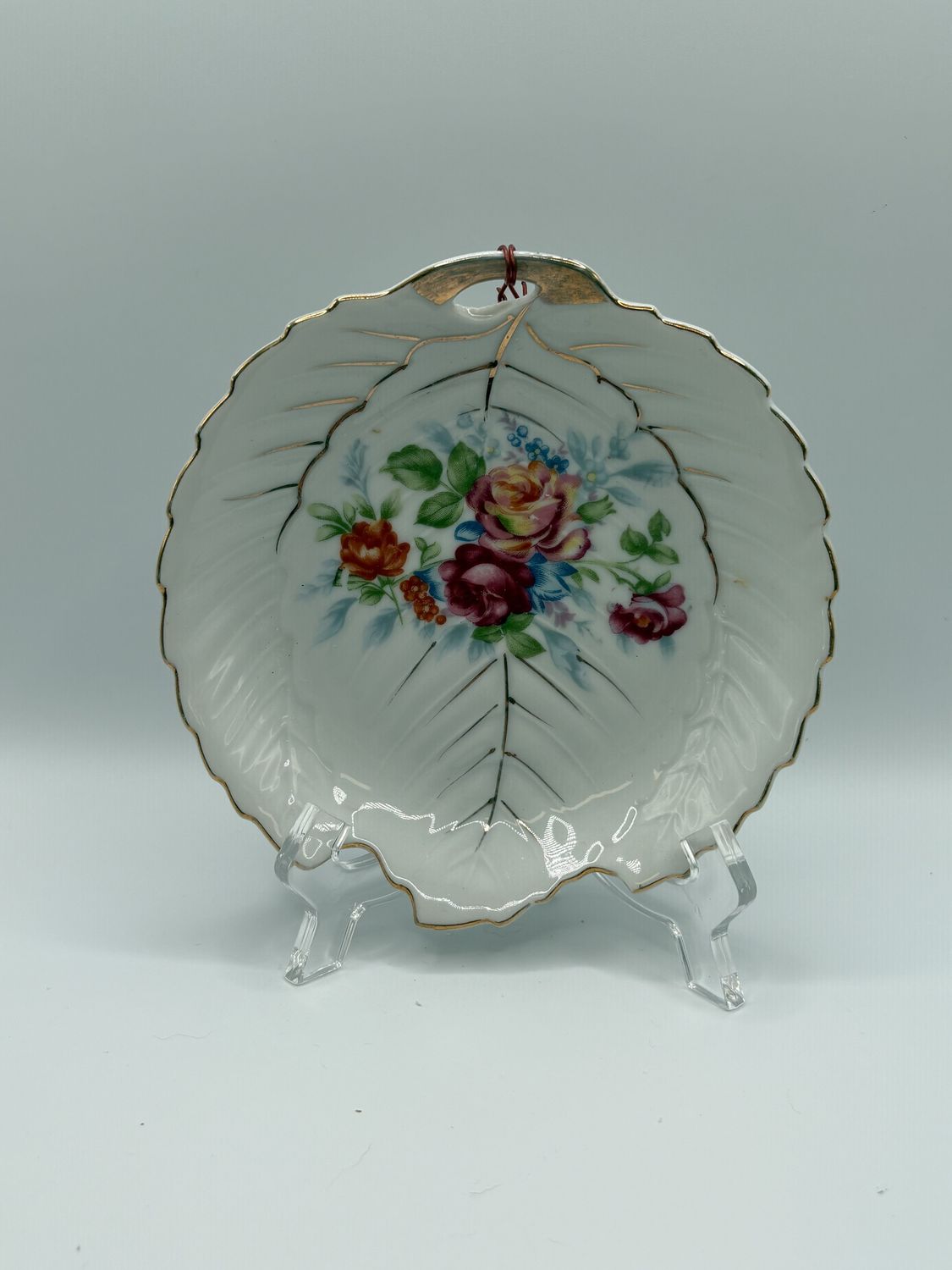 Porcelain. Japan. Berkshire. Small Leaf Shaped Dish w/ Floral Design and Gold Details. 6.25&quot;W