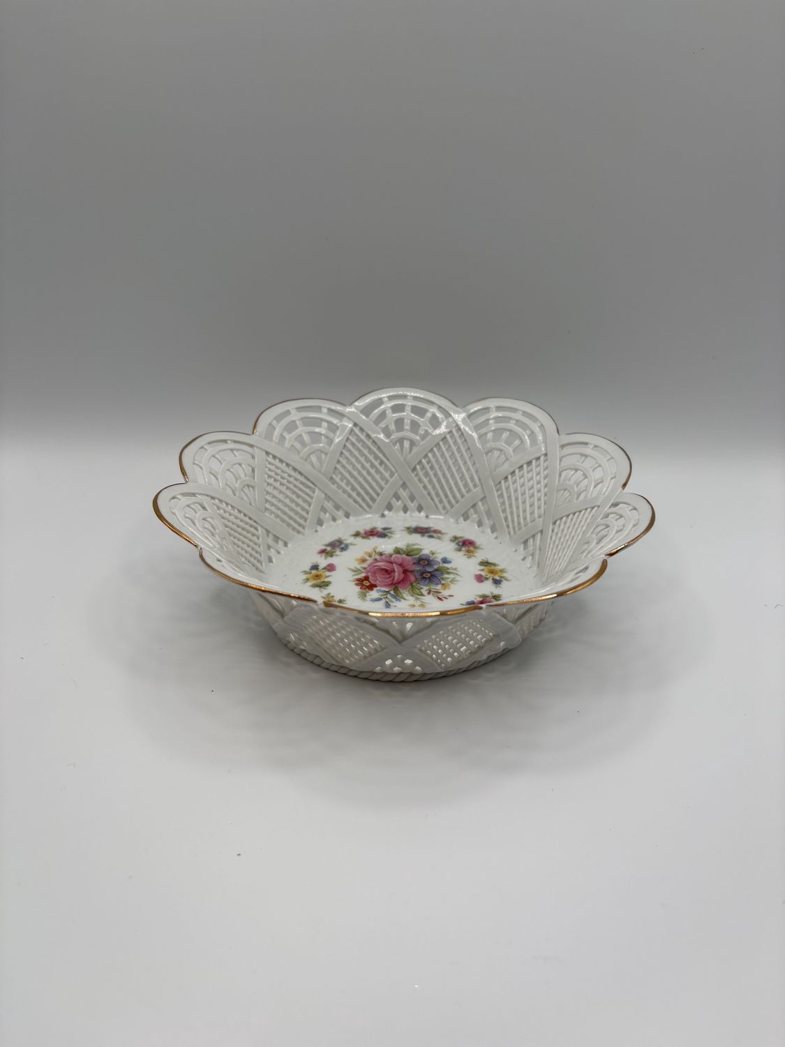 Porcelain. Romania. Cluj Napoca. Small Bowl w/Scalloped Edge. White with Flower Designs. Gold Rim. 6.5&quot;W