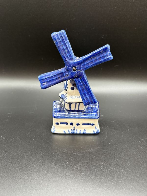 Ceramic. Netherlands. Delft. White &amp; Blue Small Windmill. 4.5&quot;H