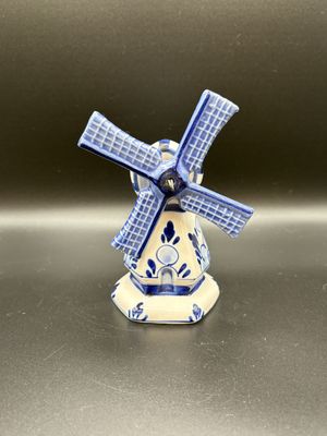Ceramic. Netherlands. Delft. White &amp; Blue Small Windmill. 5.25"H