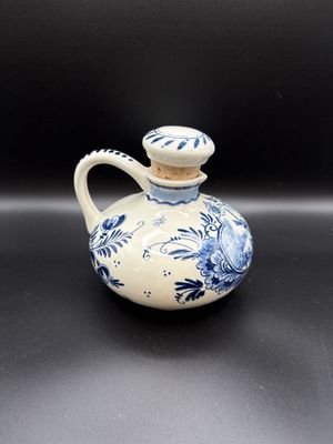 Ceramic. Netherlands. Delft. White &amp; Blue Cruet w/Windmill Design. 5"H