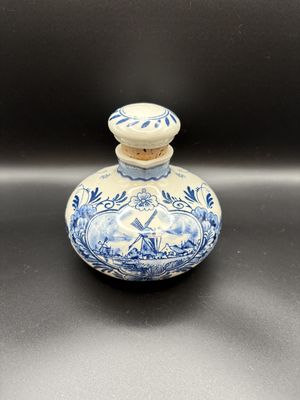 Ceramic. Netherlands. Delft. White &amp; Blue Cruet w/Windmill Design. 5"H