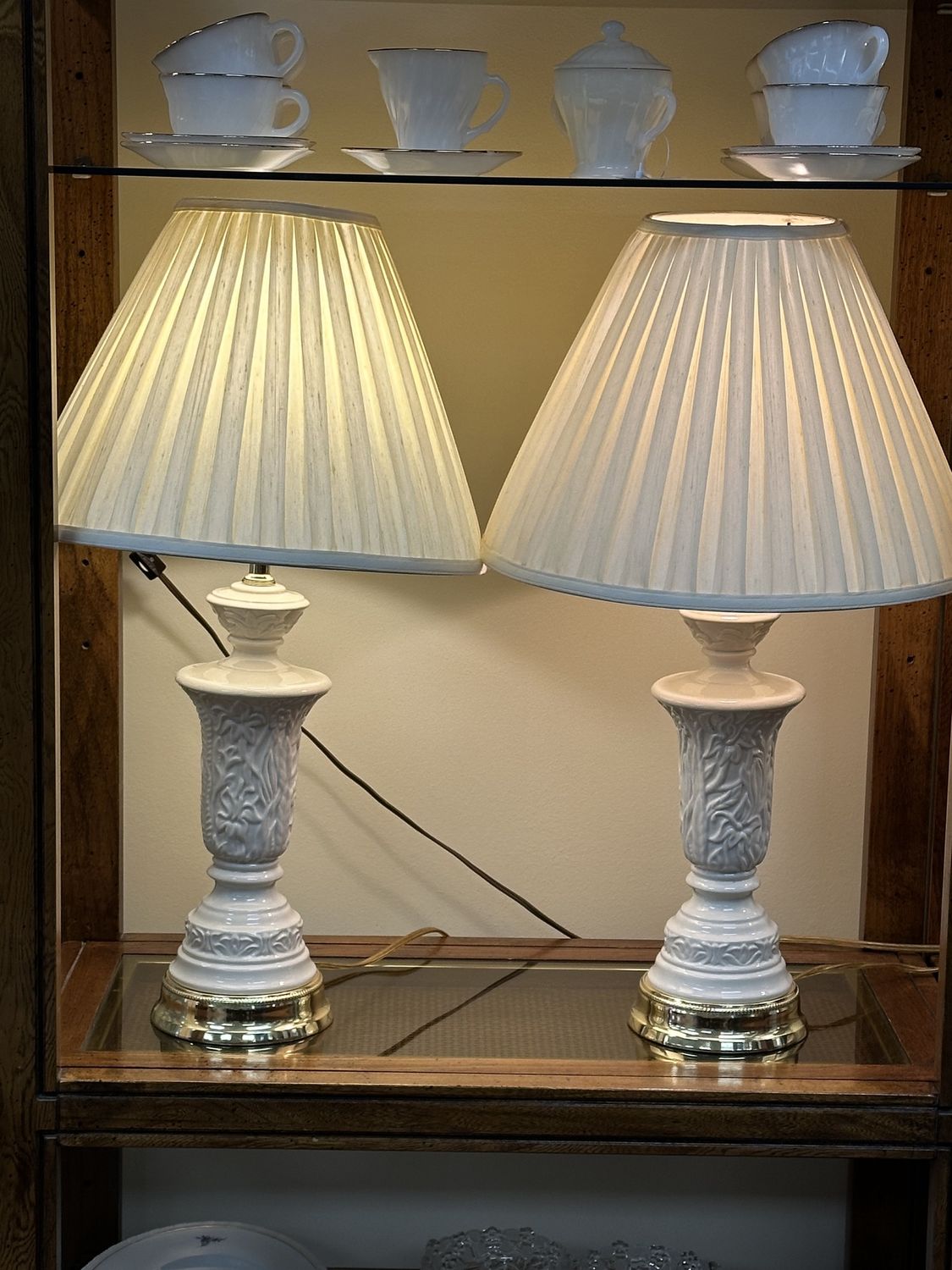 Lighting. Table Lamp (Pair). Ceramic Ivory Body w/Gold Base. 27&quot;H