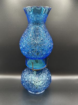 Lighting. USA. LE Smith. Oil Lamp. Blue Daisy &amp; Button Pattern. 12"H