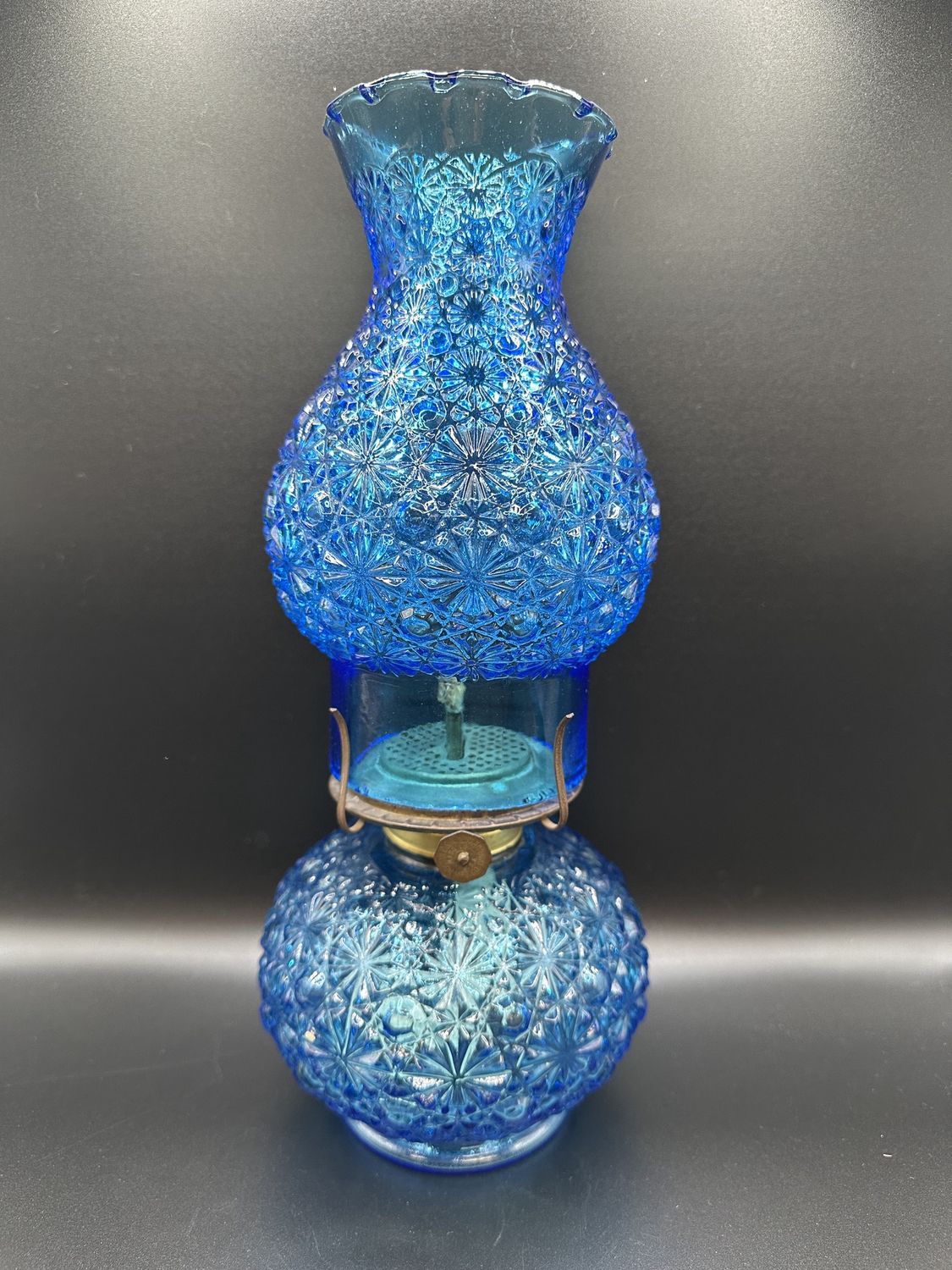 Lighting. USA. LE Smith. Oil Lamp. Blue Daisy &amp; Button Pattern. 12&quot;H