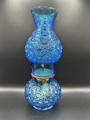Lighting. USA. LE Smith. Oil Lamp. Blue Daisy &amp; Button Pattern. 12"H