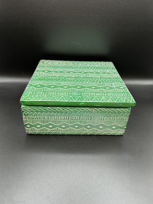 Home Decor. Soapstone Keepsake Box. Emerald Green w/White Pattern.  7"W