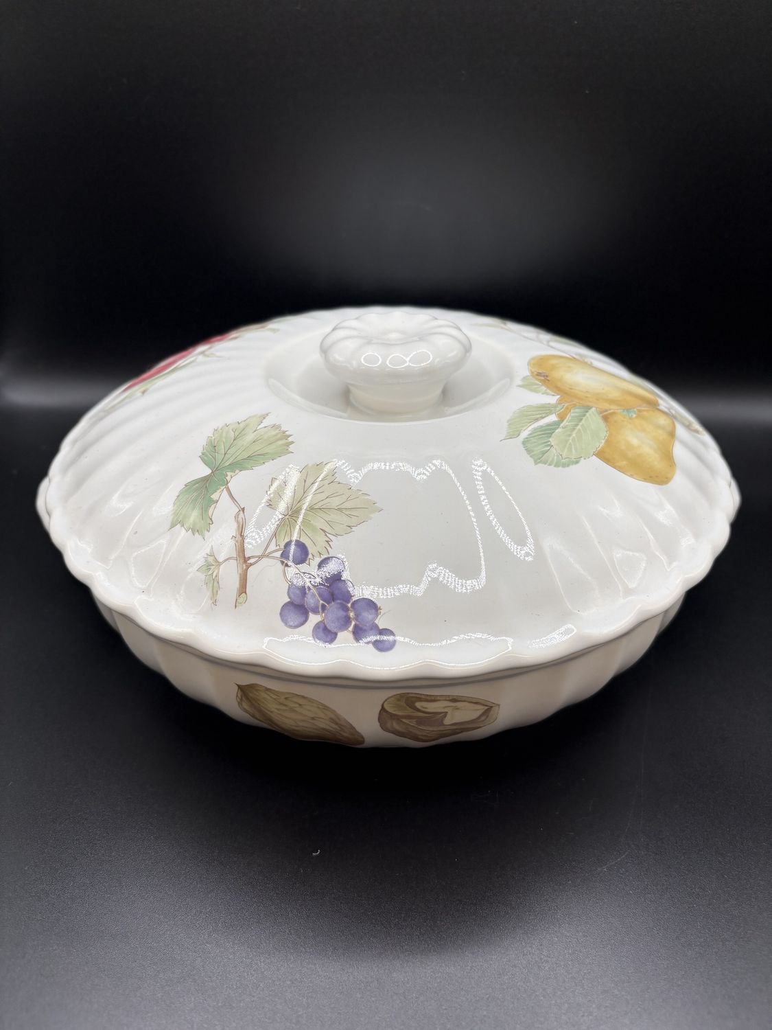 Porcelain. Japan. Mikasa. Maxima &quot;Belle Terre&quot; Round Casserole w/Lid. 9.5&quot;W