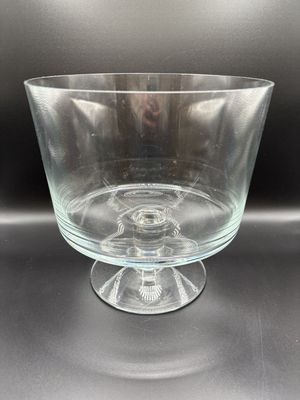 Glass. Trifle Bowl w/Round Pedestal. 8.5"W