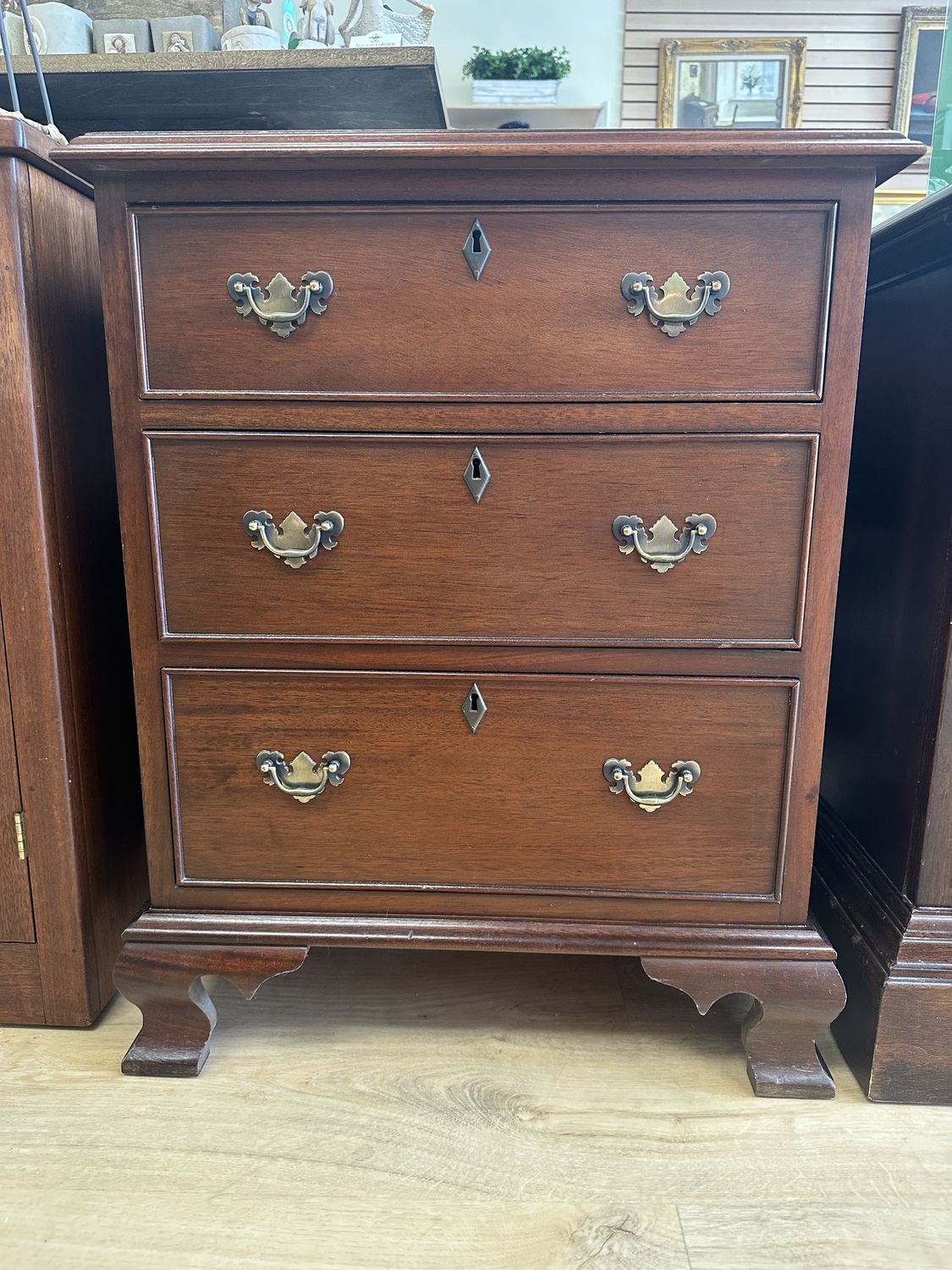 Furniture. USA. Craftique. Nightstand / Bedside Chest. 3 Drawers w/Brass Handles. 27.25&quot;H