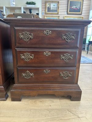 Furniture. USA. American Drew. Nightstand / Bedside Chest. Cherry w/Brass Handles. 26.5"H