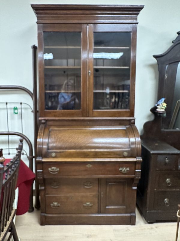 Furniture. USA. Desk - Rolltop. Antique. Oak. 84&quot;H x 38&quot;W x 22&quot;D