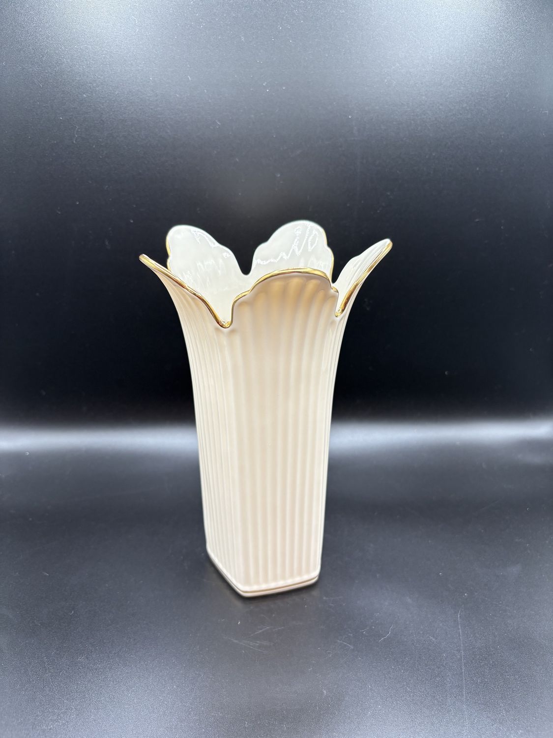 Porcelain. USA. Lenox Meridian Collection vase.
