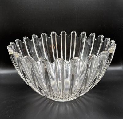 Glass. Large Ribbed Glass/Crystal Bowl w/Scalloped Rim. 11.75"W