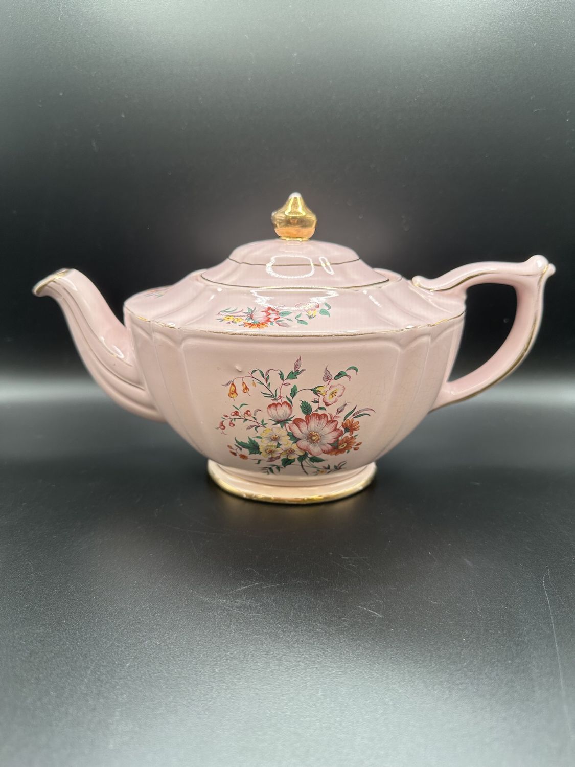 Porcelain. England. Sadler. Light Pink Teapot w/Gold Trim  &amp; Floral Pattern. 9.5&quot;L