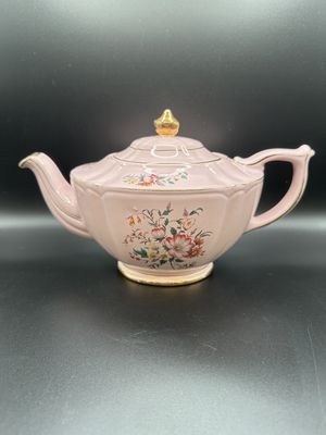 Porcelain. England. Sadler. Light Pink Teapot w/Gold Trim  &amp; Floral Pattern. 9.5"L