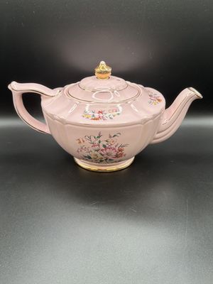 Porcelain. England. Sadler. Light Pink Teapot w/Gold Trim  &amp; Floral Pattern. 9.5"L