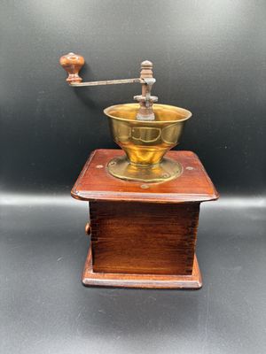 Kitchen Misc. France. Antique French Coffee Mill w/ "Mouvement Garanti" Plaque.  Wood &amp; Brass.  6"W x 10"H
