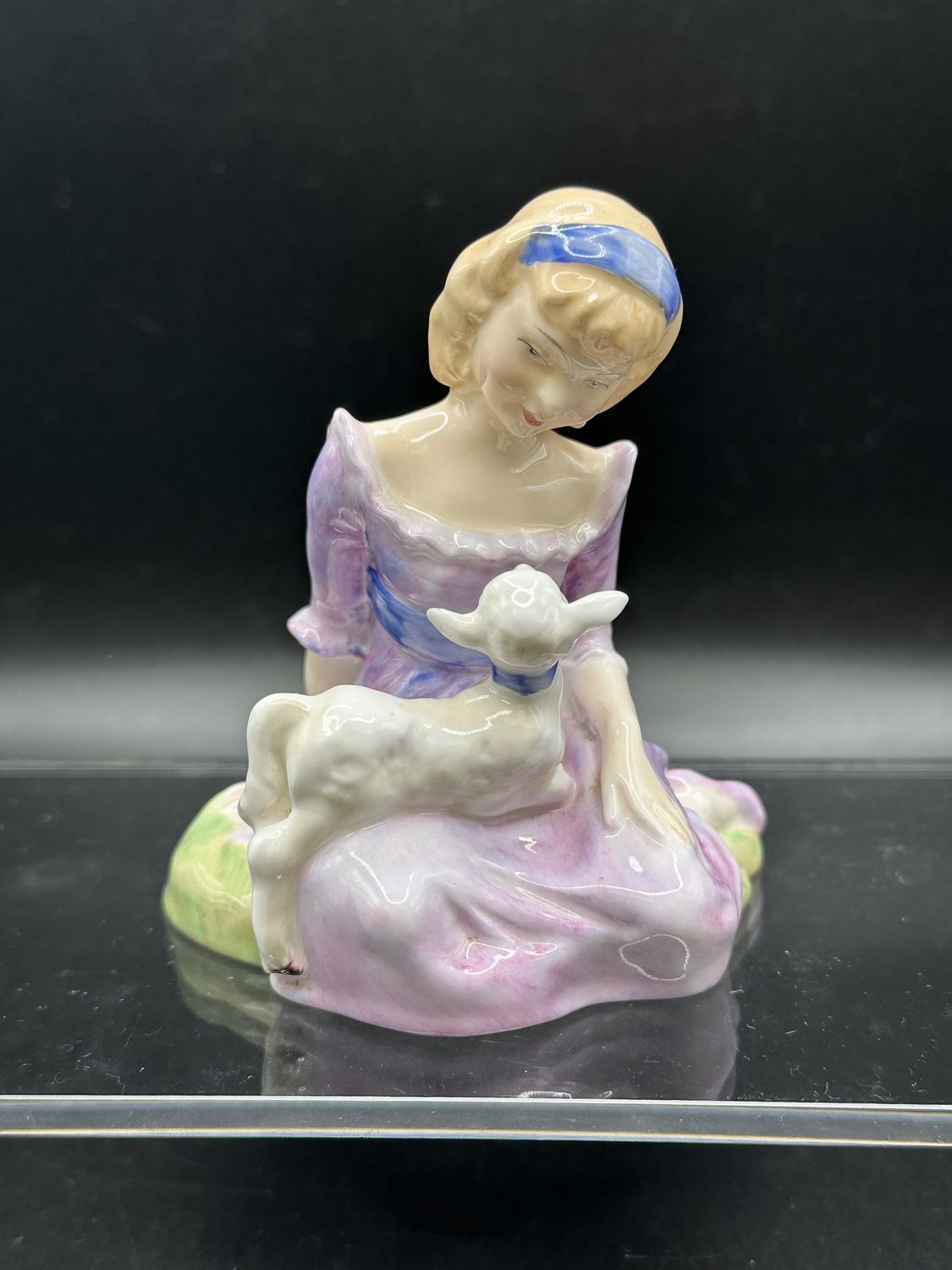 Figurine. England. Royal Doulton. Mary Had a Little Lamb. 3.5&#39;&#39;H