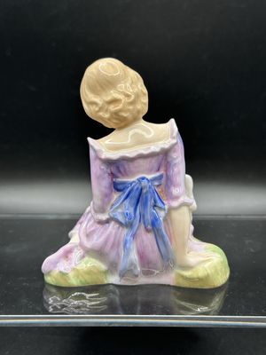 Figurine. England. Royal Doulton. Mary Had a Little Lamb. 3.5''H