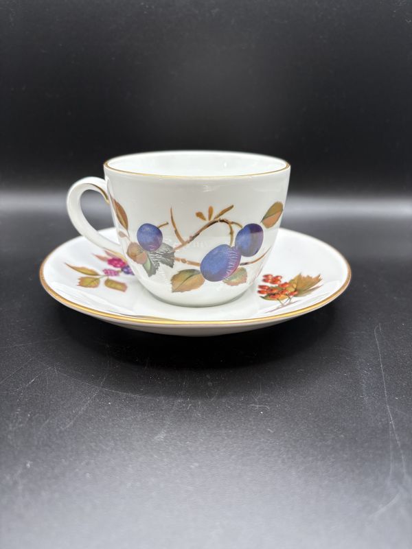 Porcelain. England. Royal Worcester. Teacup &amp; Saucer. Evesham Pattern. 3&quot;H