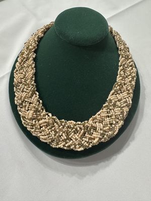 Jewelry. Necklace. Wide Beaded Collar. Vintage Peach and Gold Beads. 18"