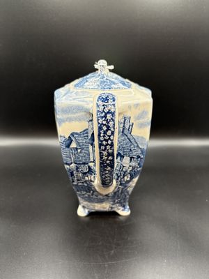 Porcelain. England. Johnson Brothers. Coffee Pot with Lid. Olde English Countryside Blue &amp; White. 7.25"H