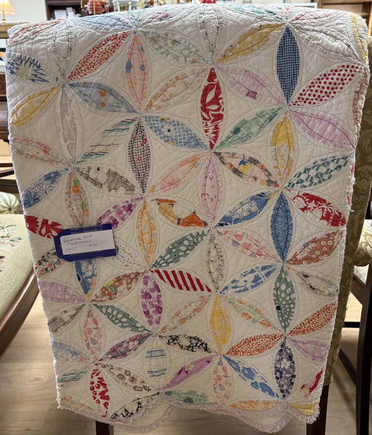 Housewares. USA. Quilt. Handmade. Flower Pattern. Vintage.