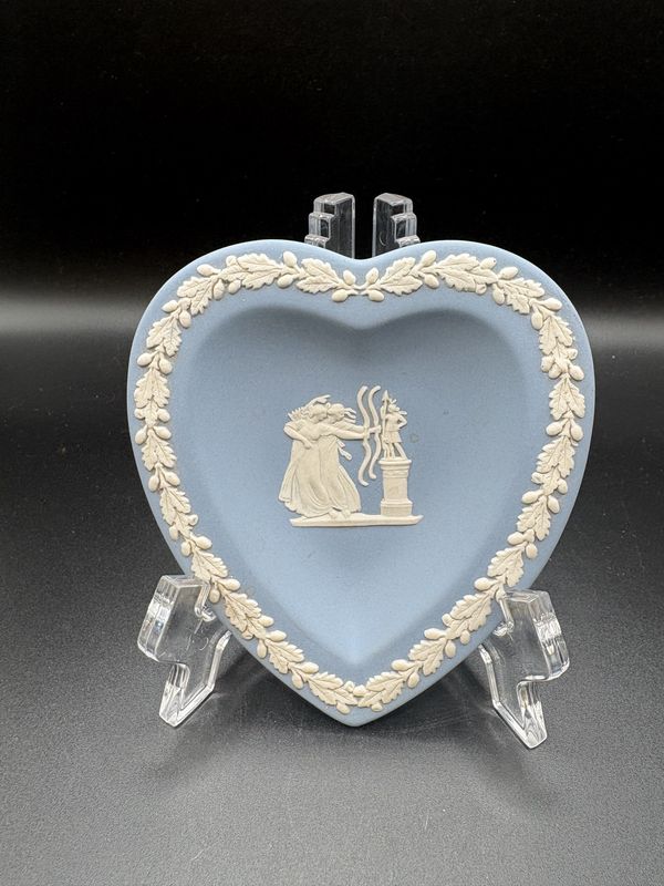 Jasperware. England. Wedgwood. Heart-shaped Dish. Blue and White. 4.75&quot; L