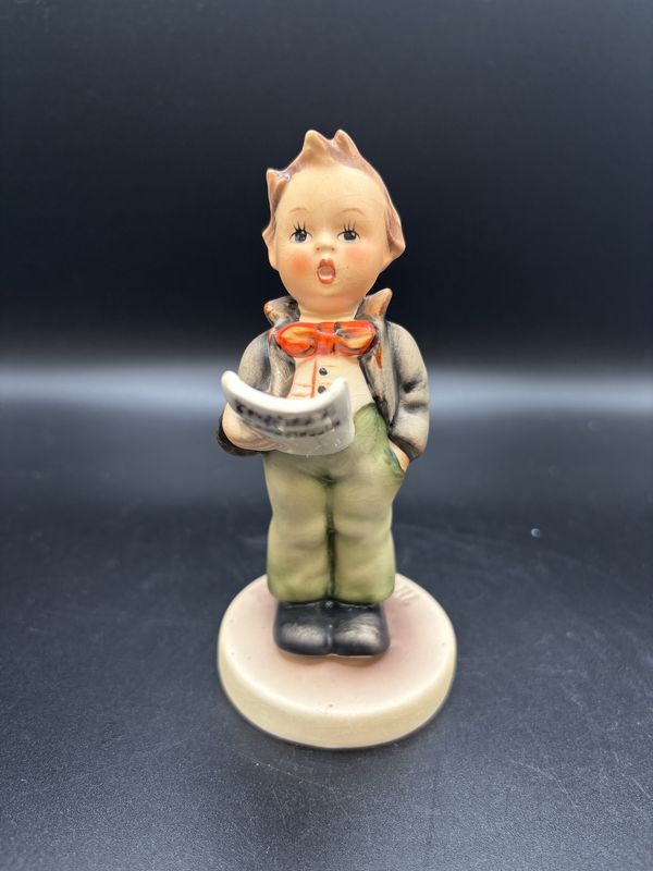 Figurine. Germany. Hummel. #135 &quot;The Soloist&quot; (Damaged). TMK 1972-1979. 4.75&quot;H