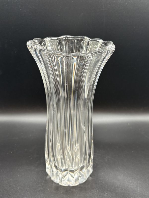 Crystal. Sparkling Ribbed Vase. 8"H
