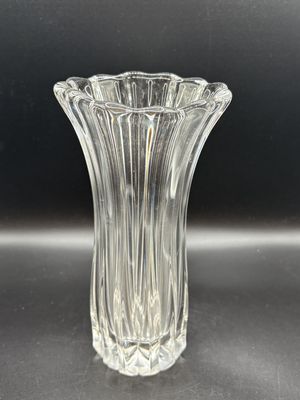 Crystal. Sparkling Ribbed Vase. 8"H