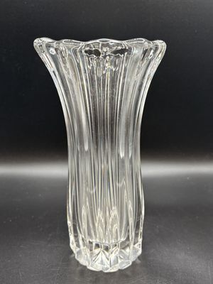 Crystal. Sparkling Ribbed Vase. 8"H