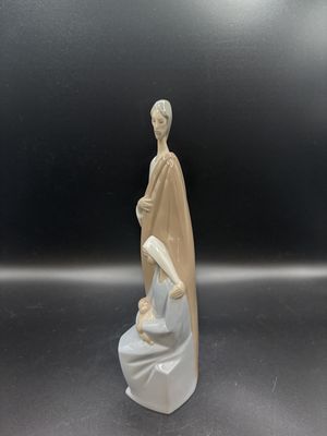 Figurines. Spain. Lladro. "Nativity Scene" Porcelain Figure. 9"H