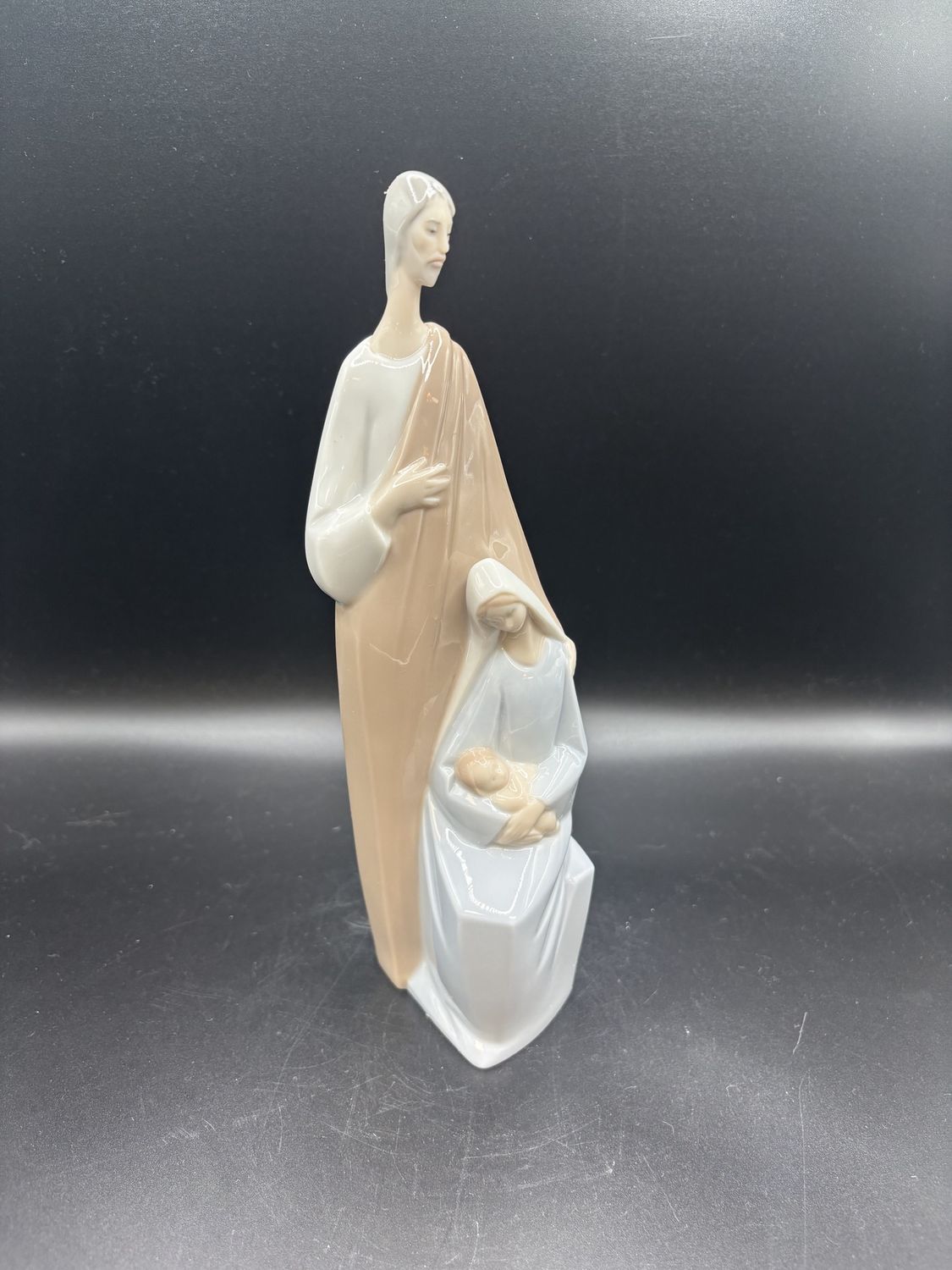 Figurines. Spain. Lladro. &quot;Nativity Scene&quot; Porcelain Figure. 9&quot;H