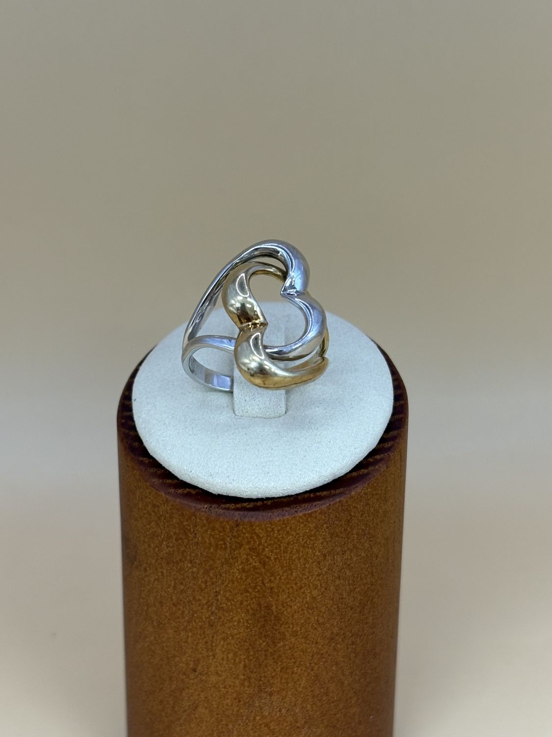 Jewelry. Italy. Ring. 14K White Gold &amp; Yellow Gold. Interlocking Hearts. Size 8