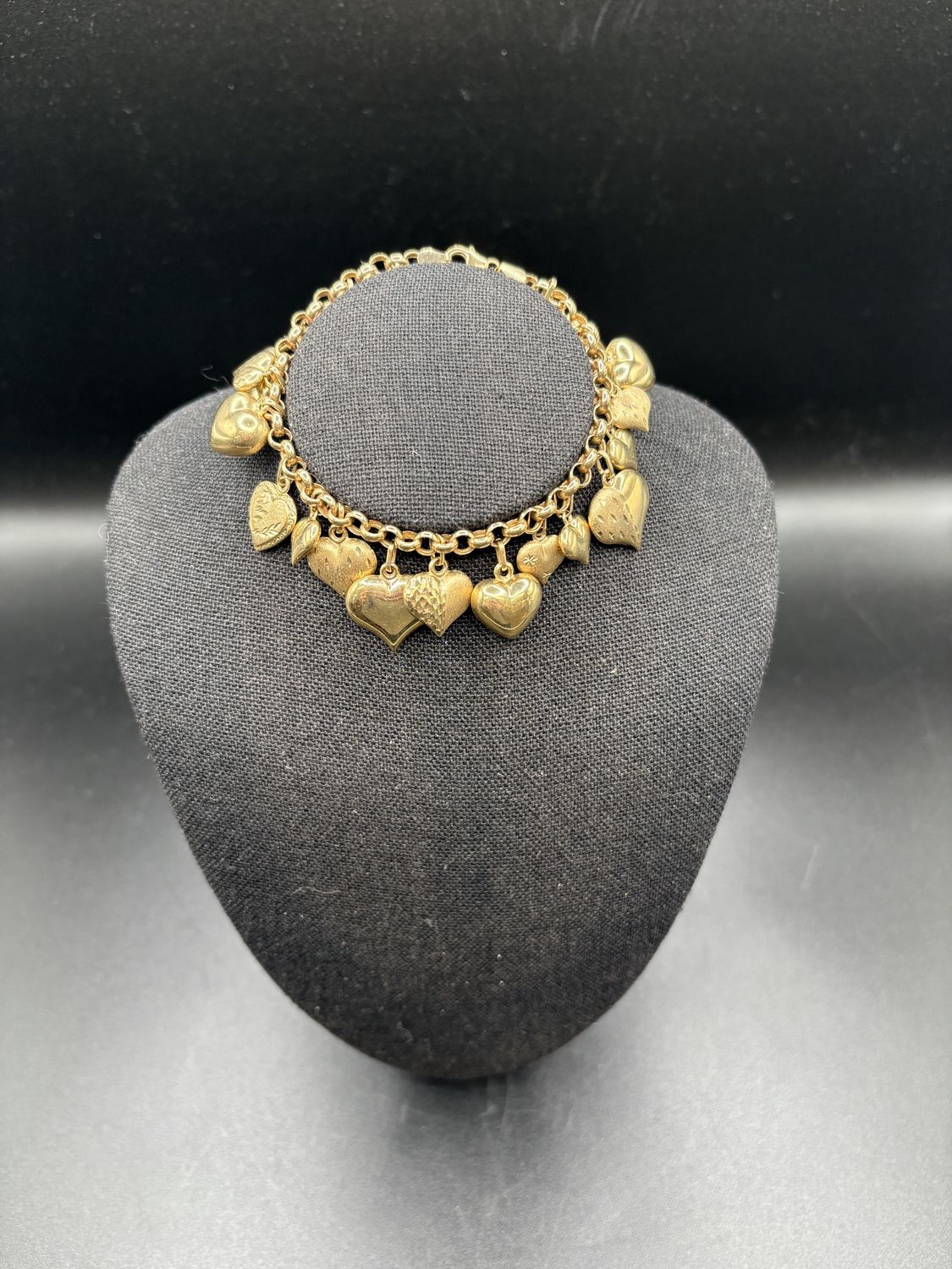 Jewelry. Italy. Bracelet. 14K Yellow Gold Charm Bracelet w/Heart Charms. 14 grams. 7&quot;L