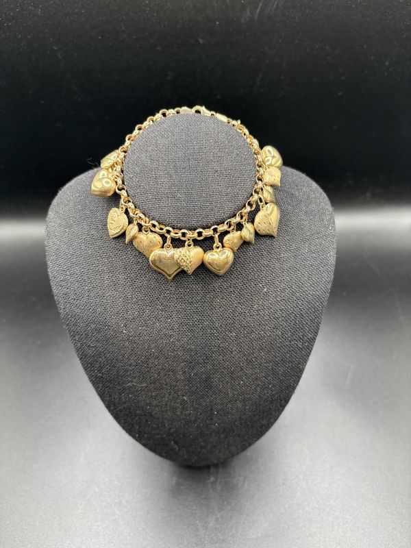 Jewelry. Italy. Bracelet. 14K Yellow Gold Charm Bracelet w/Heart Charms. 14 grams. 7&quot;L