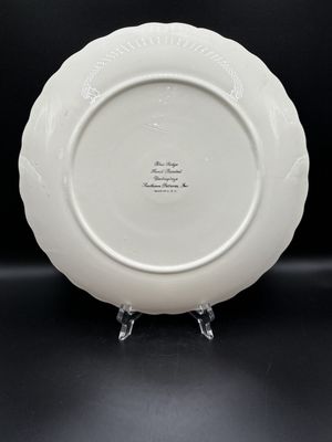 Ceramic. USA. Blue Ridge  Southern Potteries Falling Leaves Dinner Plate. 11.50"W