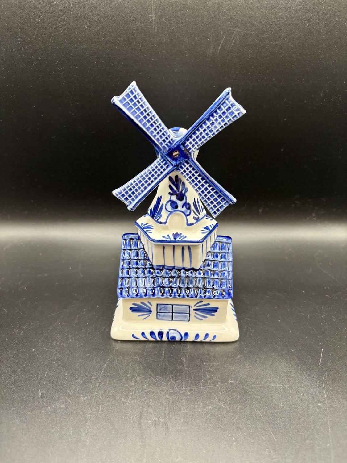 Home Decor. Netherlands. Delft Blue. Windmill Bank. 6.75"H