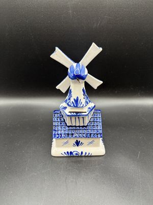 Home Decor. Netherlands. Delft Blue. Windmill Bank. 6.75"H