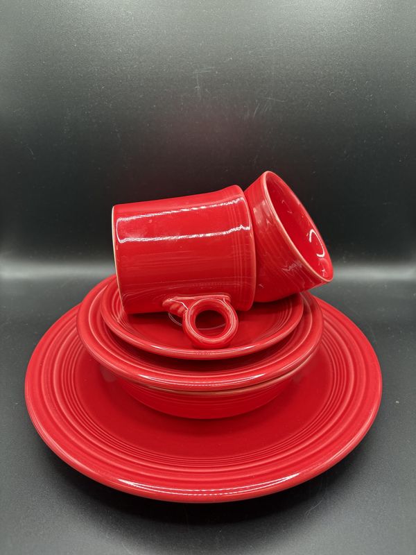 Dinnerware Set. USA. Homer Laughlin. Fiestaware. Scarlet Red. 6-Piece Set (Service for 1)