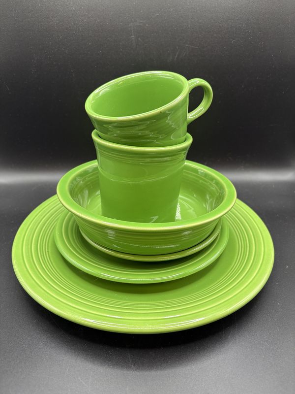 Dinnerware Set. USA. Homer Laughlin. Fiestaware. Shamrock Green. 6-Piece Set (Service for 1)