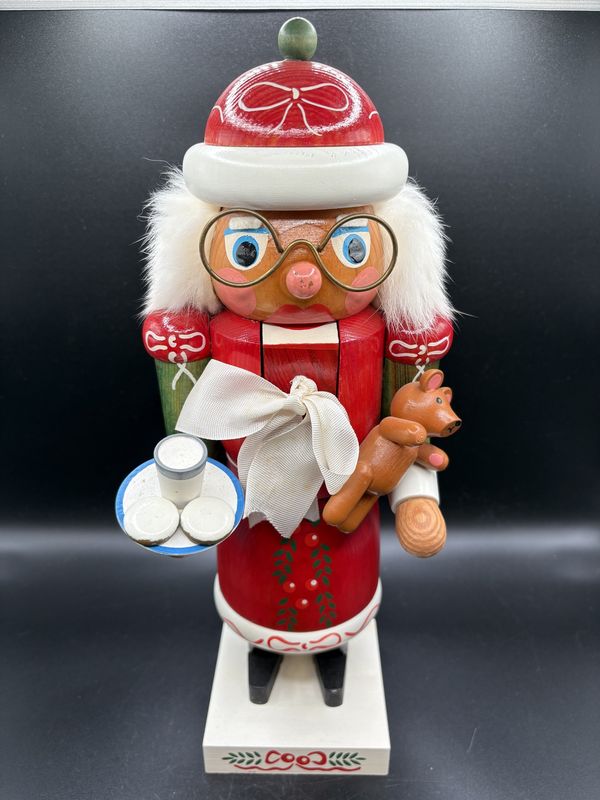 Nutcracker. Germany. Expertic. Mrs. Claus with Holly Base. 13"H