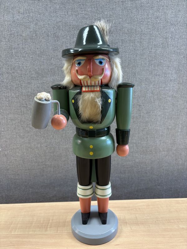 Nutcracker. Germany. Bavarian Soldier. 16.50"H