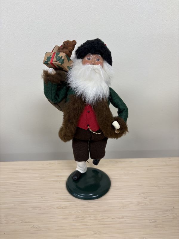 Figure. USA. Byers&#39; Choice. Caroling Tiny Santa. 11&quot;H