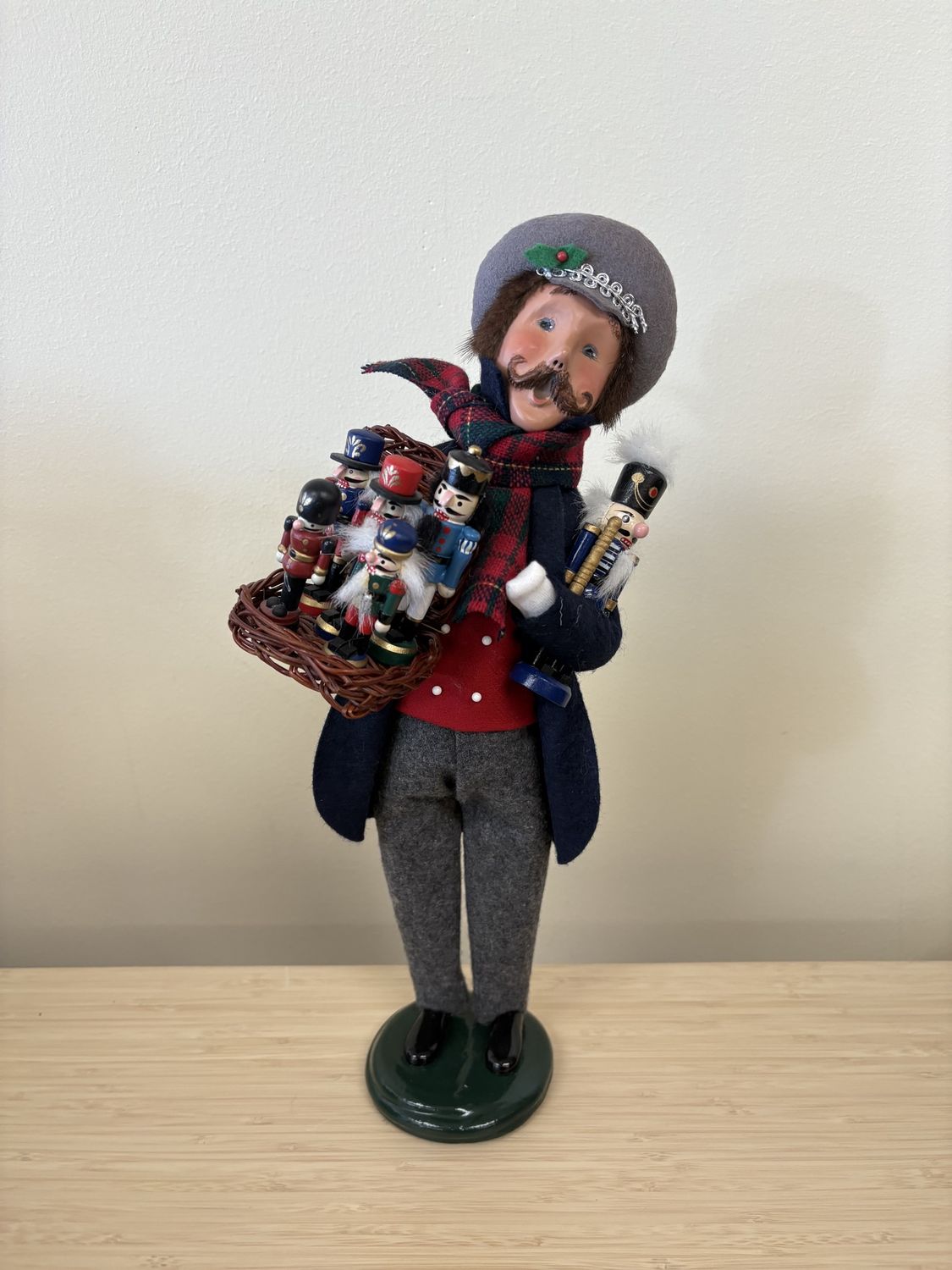 Figure. USA. Byers&#39; Choice. Caroling Nutcracker Salesman. 14&quot;H