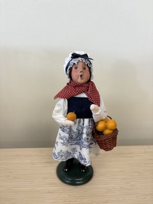 Figure. USA. Byers' Choice. Girl Fruit Vendor. 10"H