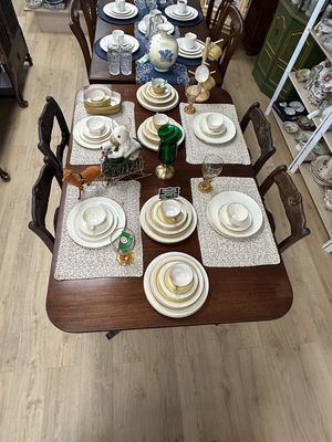 Furniture. Dining Table w/4 Chairs. Wood w/Needlepoint Seats. Vintage. 60"L x 40"W x 30"H